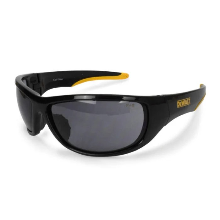 Lentes de Seguridad DEWALT® Dominator™ ANSI Z87 – Full Frame Negro, Lente Humo y Protección UV